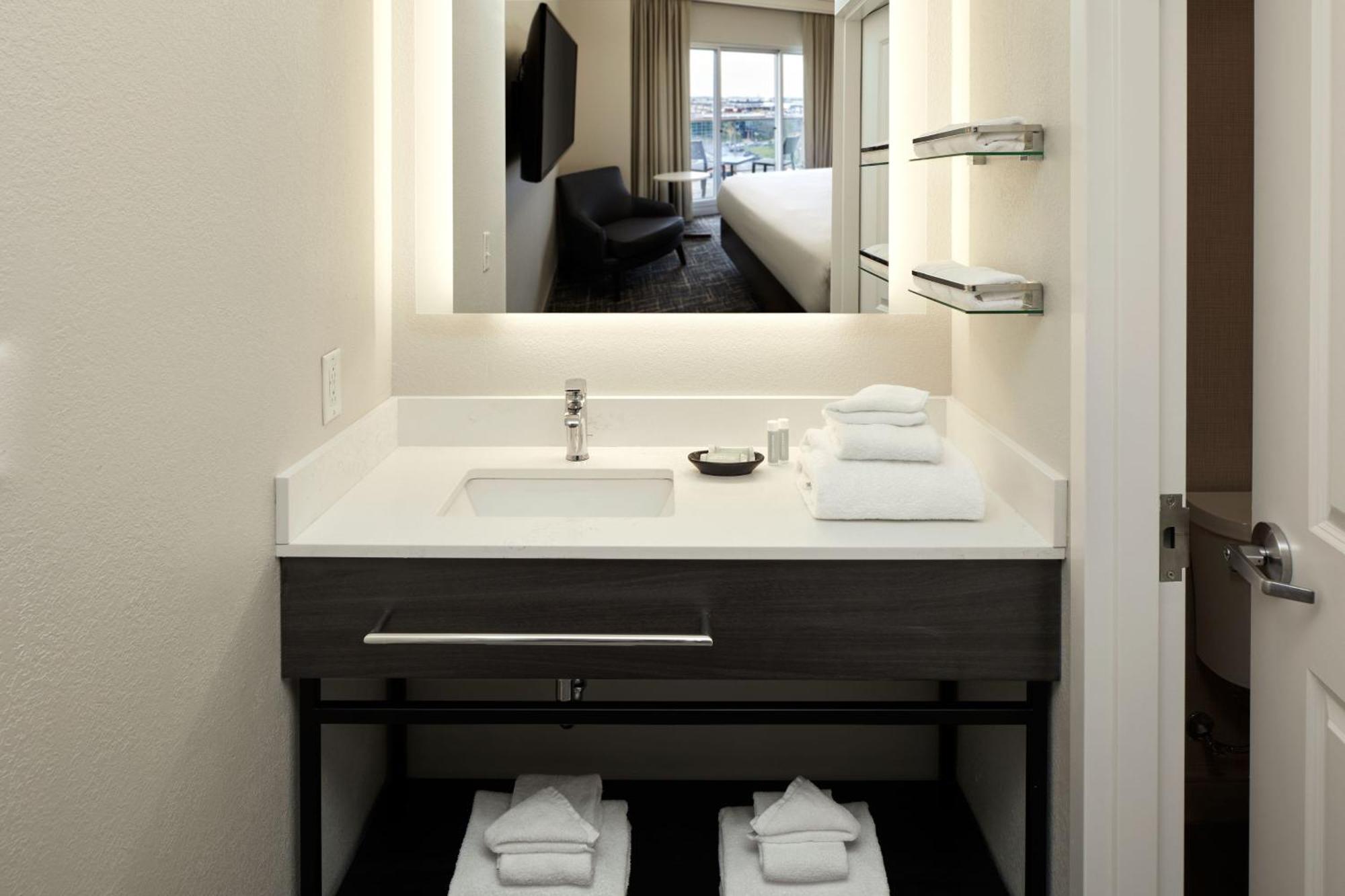 Residence Inn By Marriott Montreal Airport Dorval Zewnętrze zdjęcie